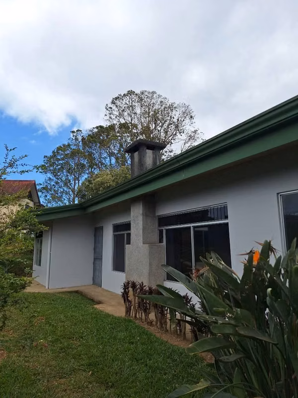 Hermosa Casa con Chimenea en Montes de Oca 1