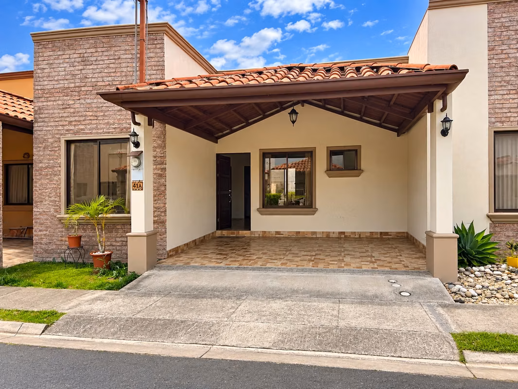 Casa en Alquiler en Condominio La Rueda, Cartago