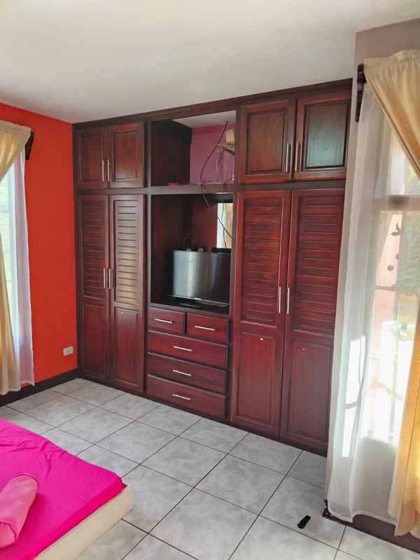 Casa en Alajuela con 3 recámaras y cocina amueblada - foto 5
