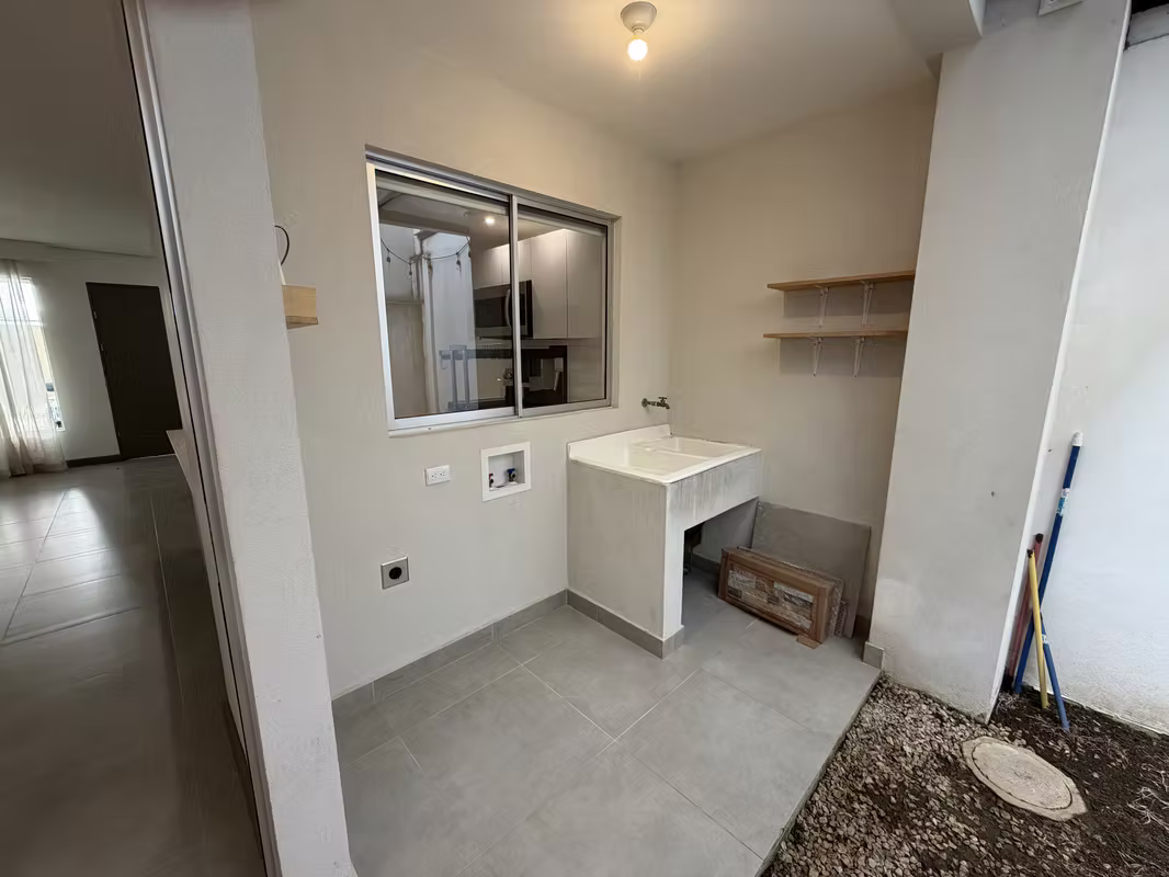Moderna casa con terraza y amenidades en Montes de Oca - foto 11