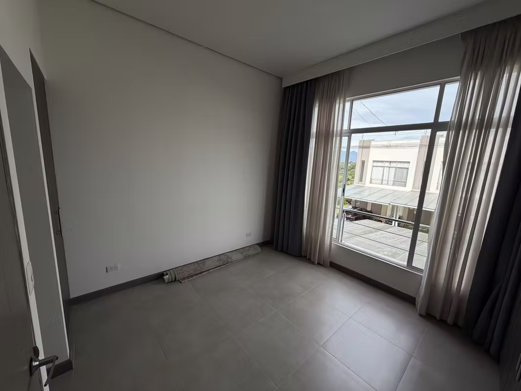 Moderna casa con terraza y amenidades en Montes de Oca - foto 3