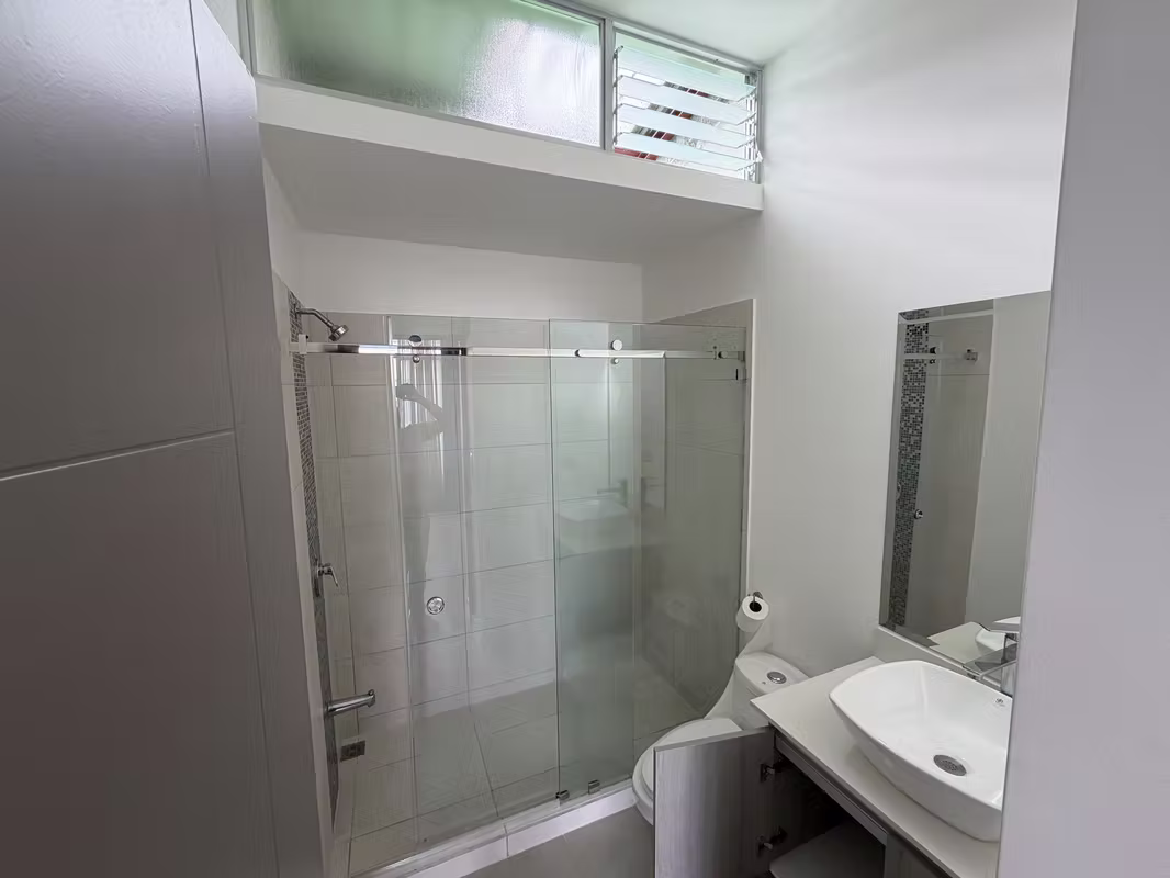 Moderna casa con terraza y amenidades en Montes de Oca - foto 4