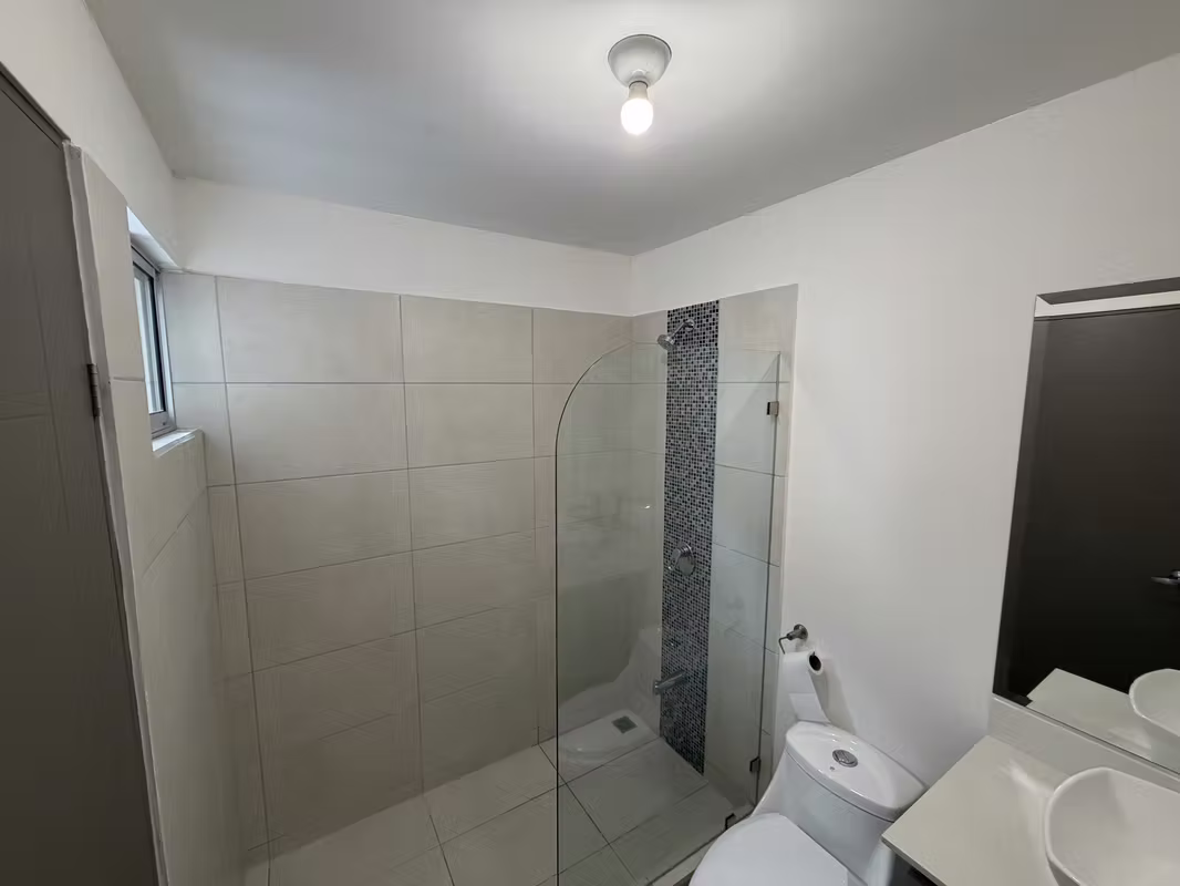 Moderna casa con terraza y amenidades en Montes de Oca - foto 7