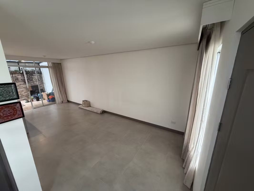 Moderna casa con terraza y amenidades en Montes de Oca - foto 9