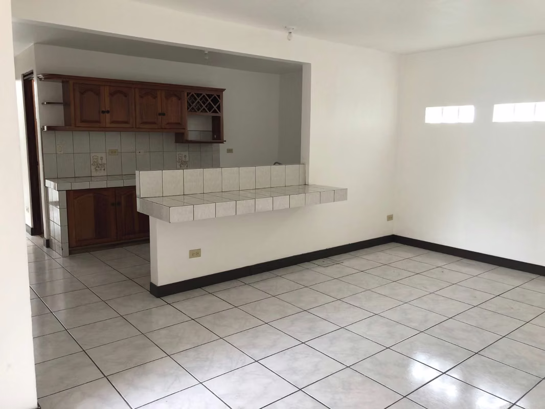 Apartamento de Dos Dormitorios en Tibás, San José - foto 3