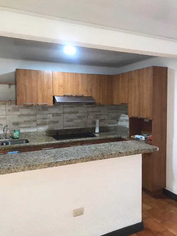Casa en alquiler en el centro de Moravia, San José - foto 4
