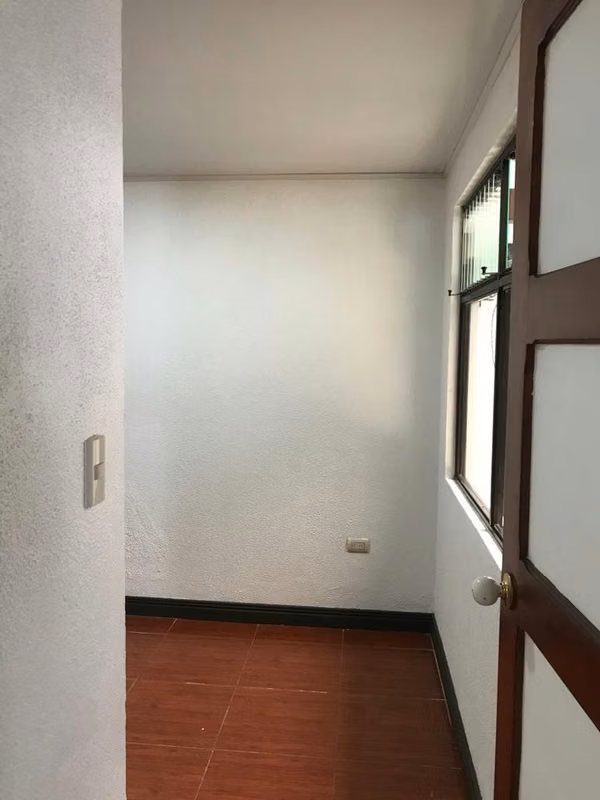 Casa en alquiler en el centro de Moravia, San José - foto 7