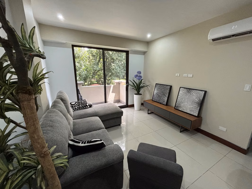 Amplio apartamento amueblado en Montesol, Santa Ana - foto 2