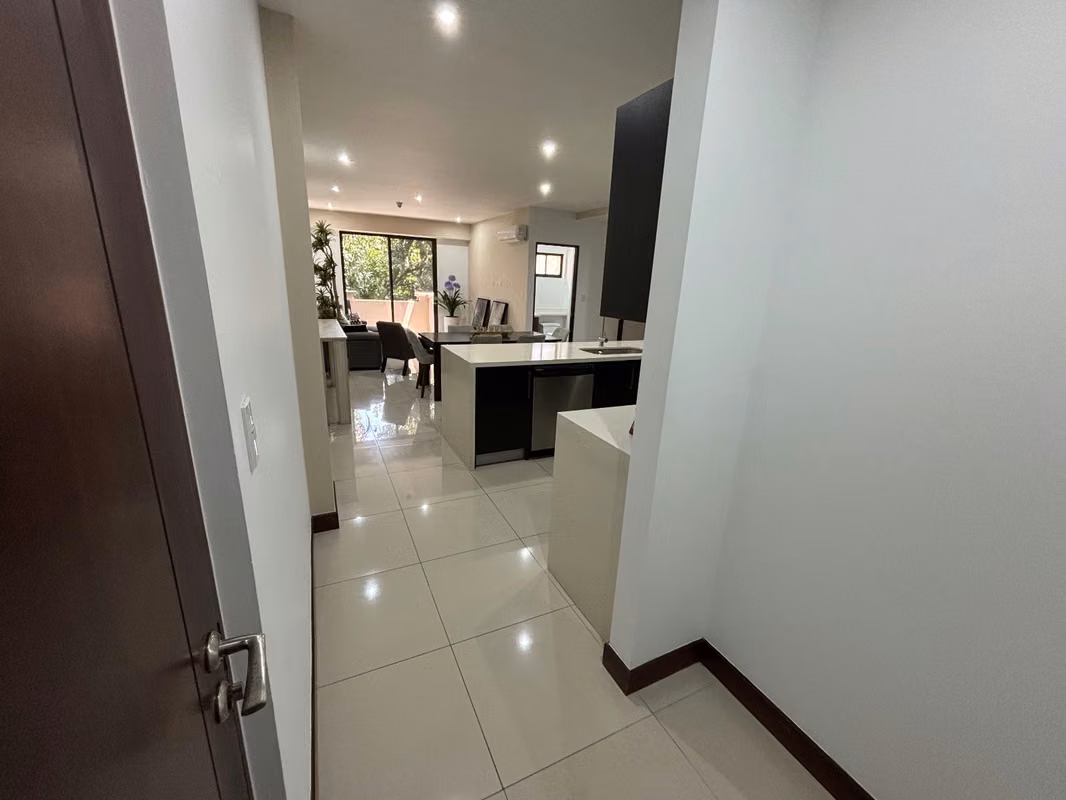 Amplio apartamento amueblado en Montesol, Santa Ana - foto 12