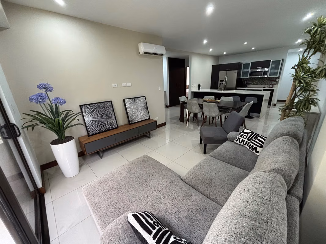Amplio apartamento amueblado en Montesol, Santa Ana - foto 3