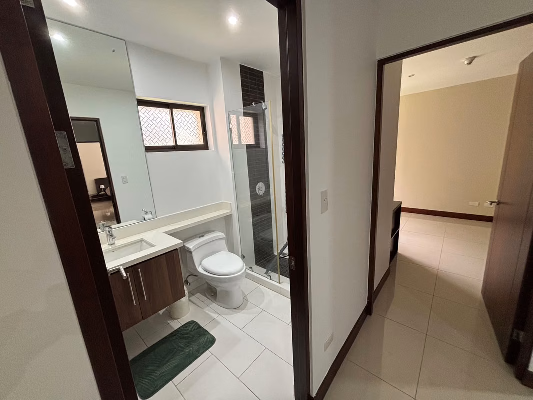 Amplio apartamento amueblado en Montesol, Santa Ana - foto 5