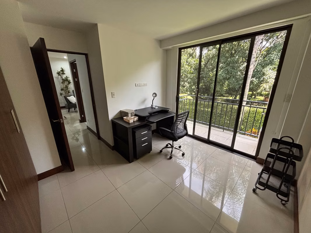 Amplio apartamento amueblado en Montesol, Santa Ana - foto 6