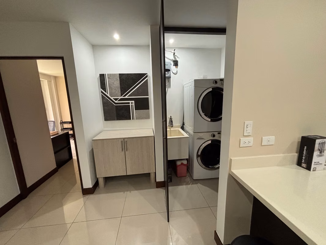 Amplio apartamento amueblado en Montesol, Santa Ana - foto 7