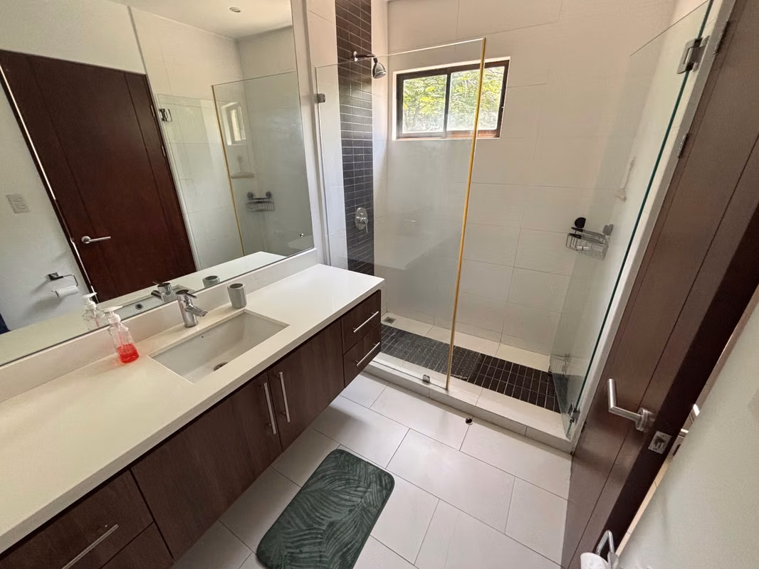 Amplio apartamento amueblado en Montesol, Santa Ana - foto 10