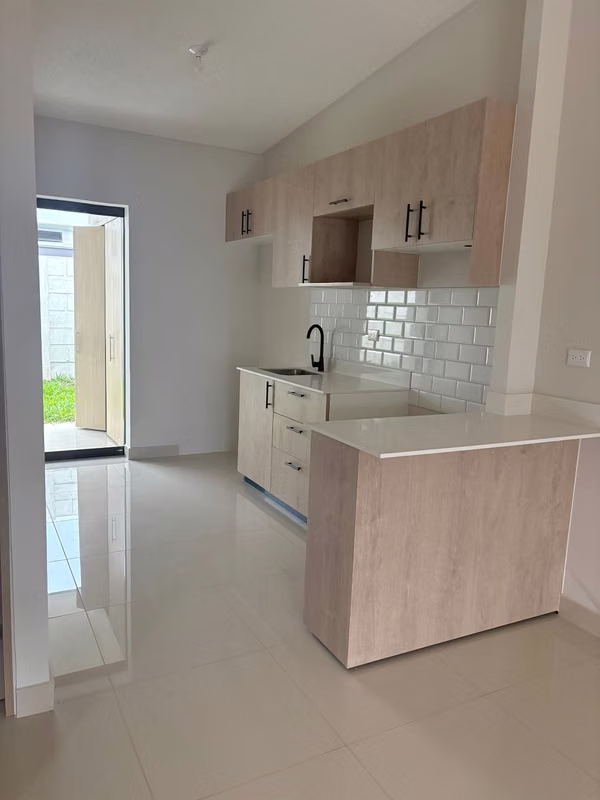 Hermosa casa nueva en condominio en Heredia - foto 4