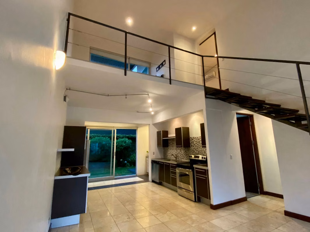 Hermoso apartamento en Santa Ana con jardín y terraza
