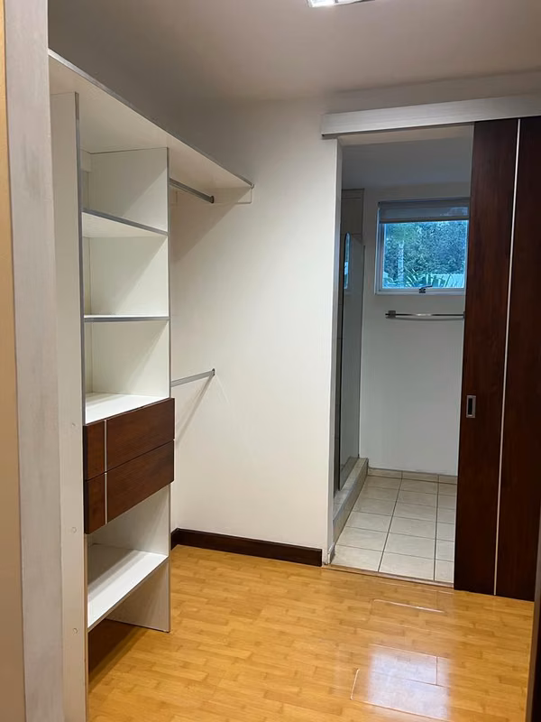Hermoso apartamento en Santa Ana con jardín y terraza - foto 11