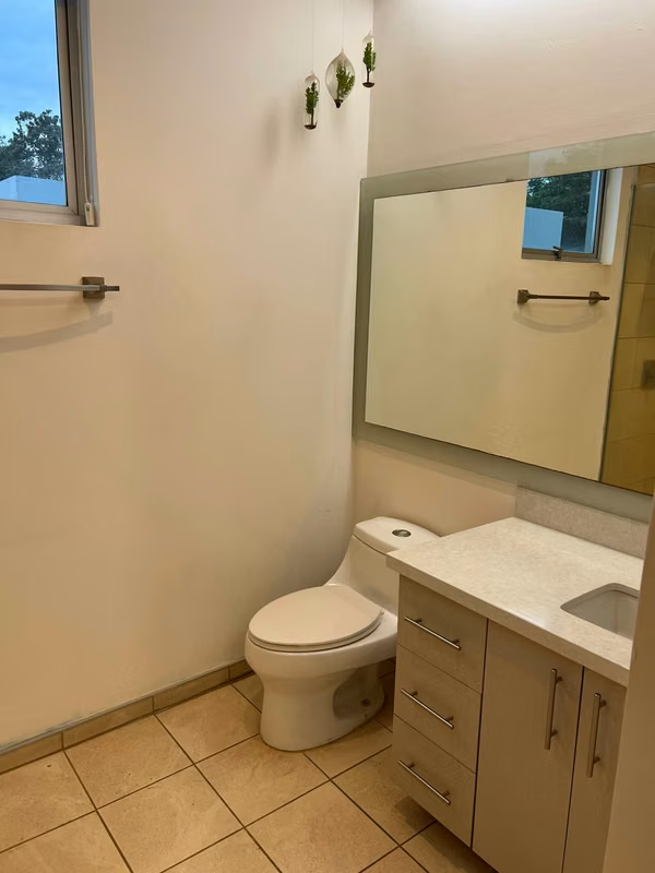 Hermoso apartamento en Santa Ana con jardín y terraza - foto 12