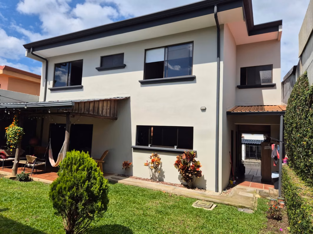 Amplia casa en condominio privado en Moravia con hermosa vista - foto 2