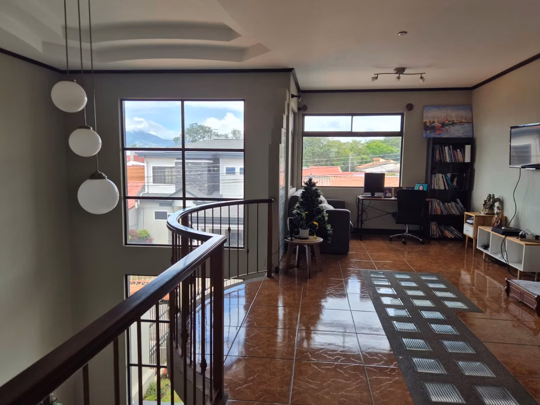 Amplia casa en condominio privado en Moravia con hermosa vista - foto 12