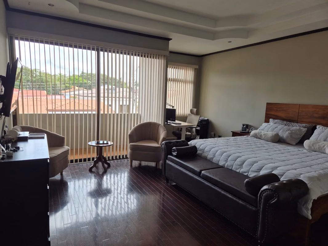 Amplia casa en condominio privado en Moravia con hermosa vista - foto 13