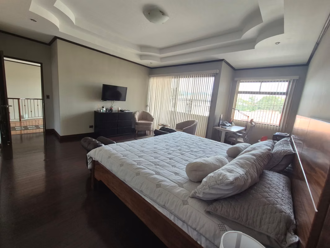 Amplia casa en condominio privado en Moravia con hermosa vista - foto 14