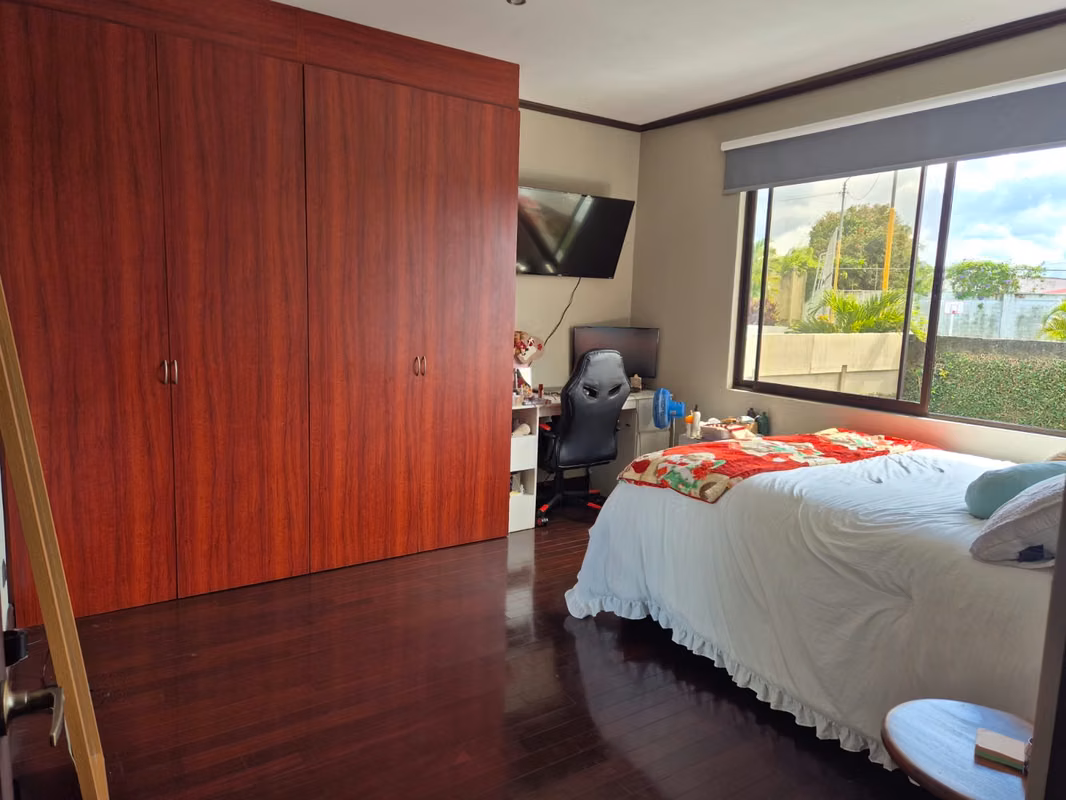 Amplia casa en condominio privado en Moravia con hermosa vista - foto 15