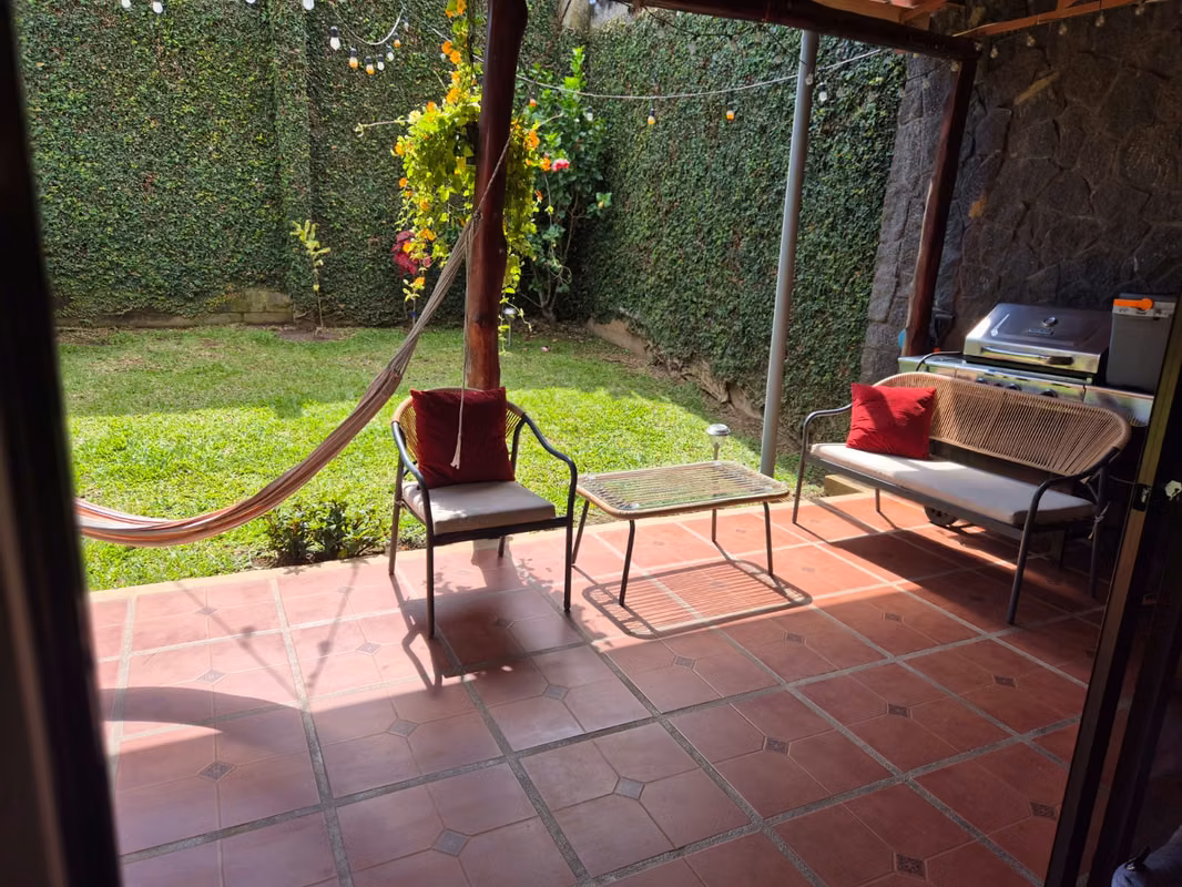 Amplia casa en condominio privado en Moravia con hermosa vista - foto 4