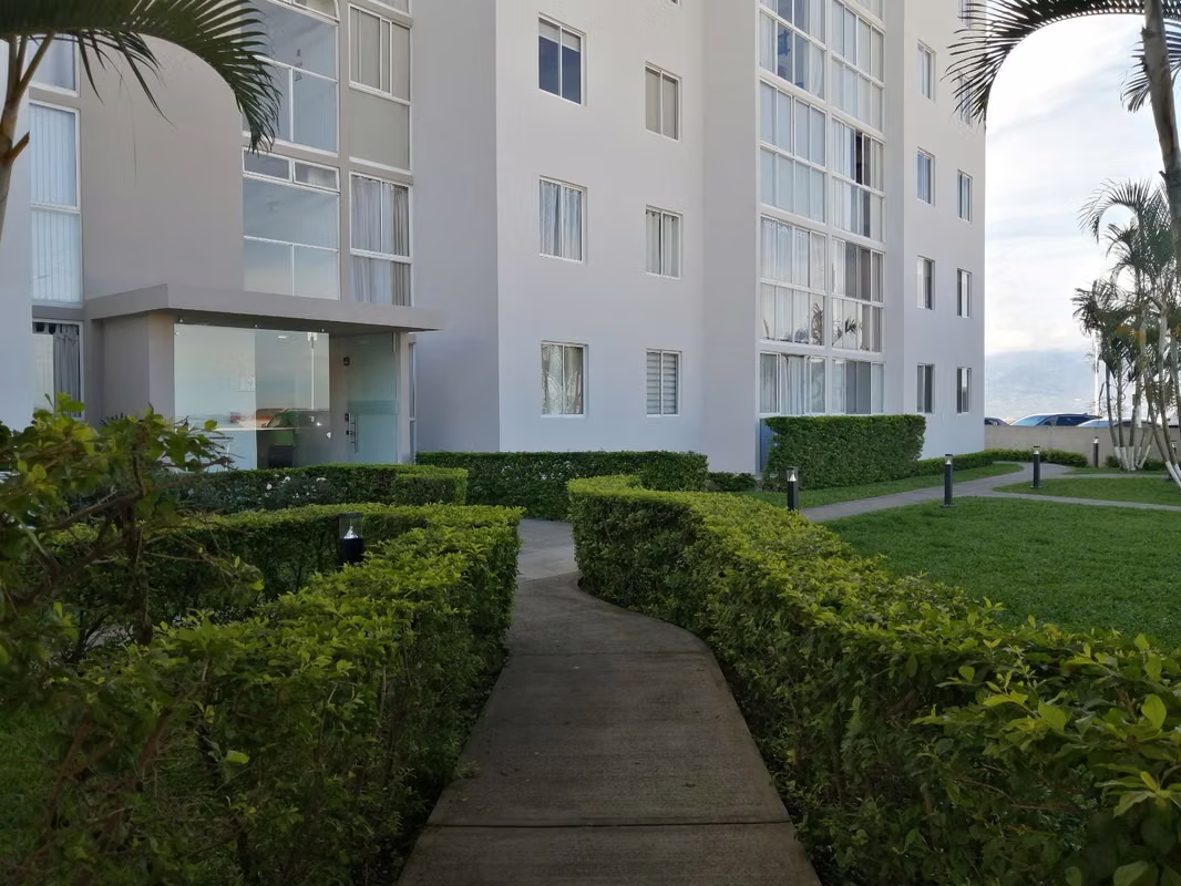 Hermoso Apartamento Amoblado en Condominio Alta Vista, Heredia