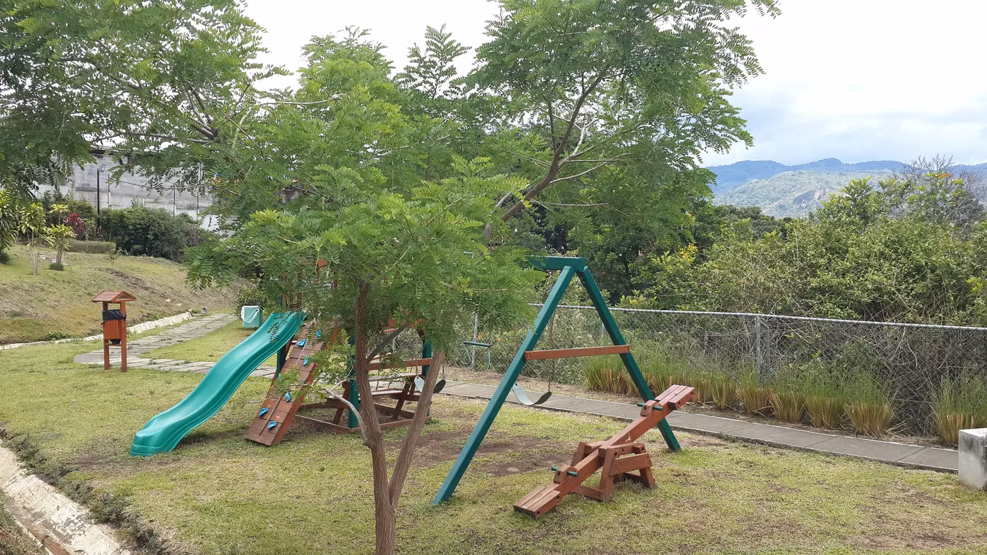 Apartamento en Condominio Fuente del Sol - Desamparados - foto 3