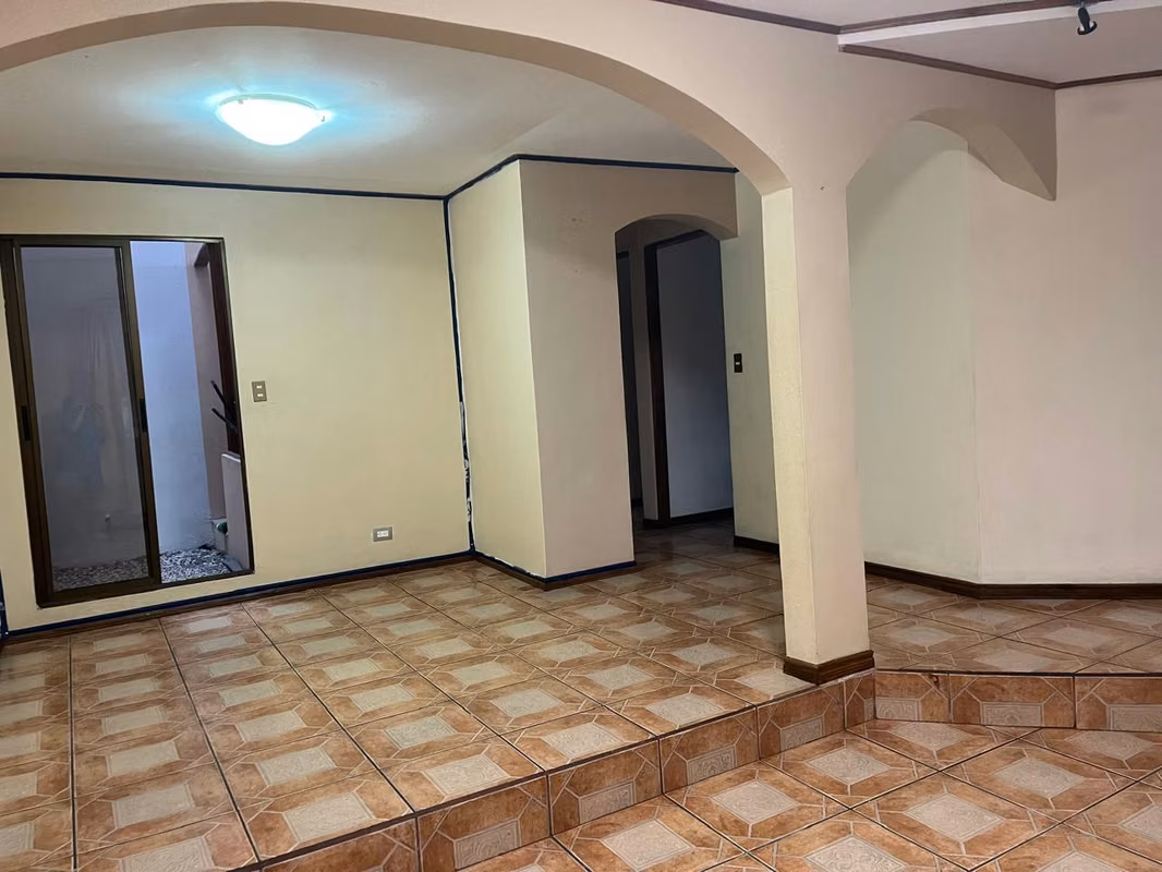 Espaciosa casa en excelente ubicación en Moravia 1