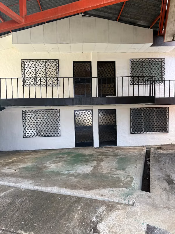 Amplio apartamento de 3 habitaciones en Desamparados 1