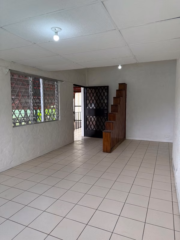 Amplio apartamento de 3 habitaciones en Desamparados - foto 2