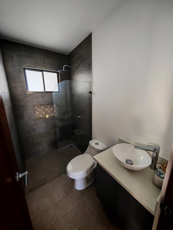 Casa Familiar Semi Amueblada en San Rafael de Oreamuno - foto 9