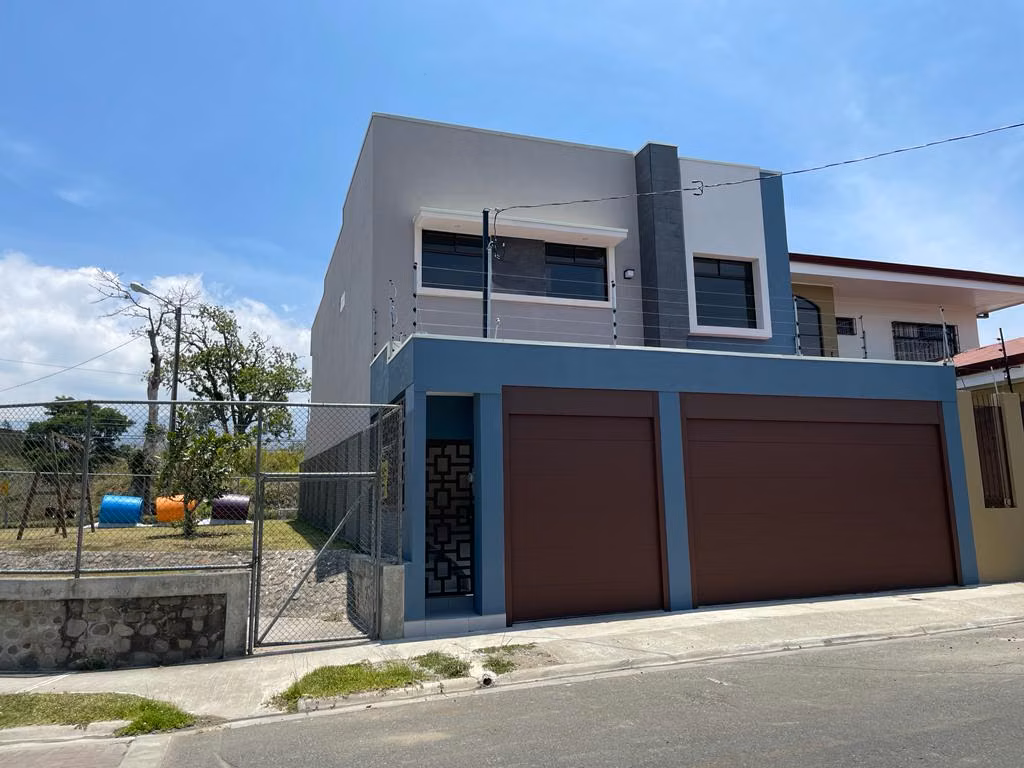 Apartamento cerca de TEC en hermoso residencial