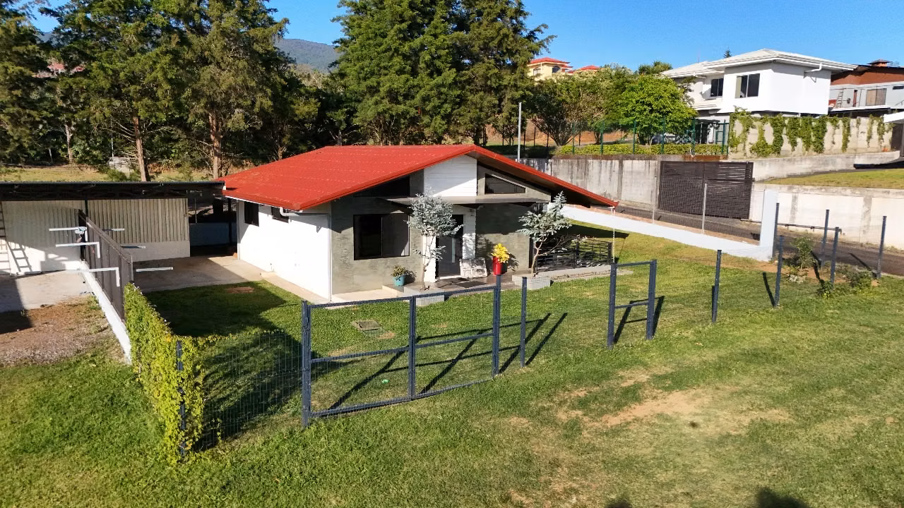 Casa moderna en San Isidro de Grecia con vistas naturales 1