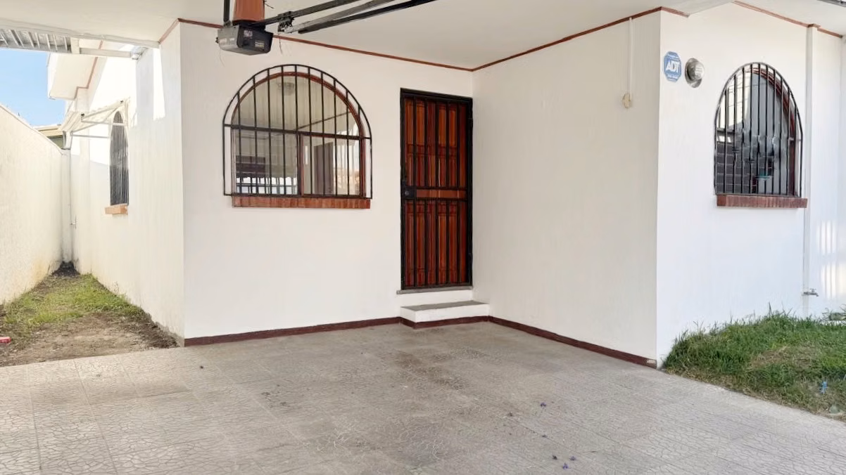 Casa en Alquiler en Tibás - Espacio Amplio y Seguro - foto 2