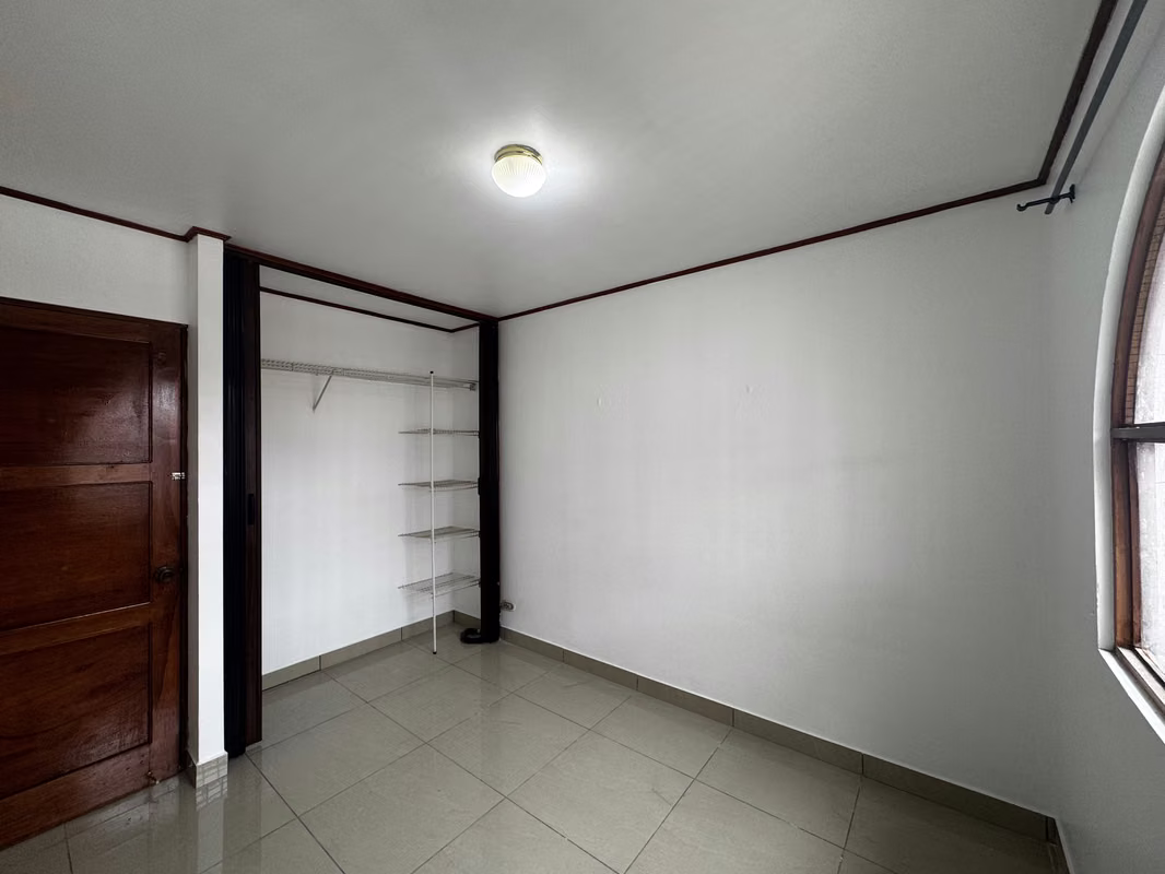 Casa en Alquiler en Tibás - Espacio Amplio y Seguro - foto 10