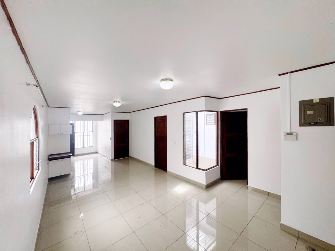 Casa en Alquiler en Tibás - Espacio Amplio y Seguro - foto 3