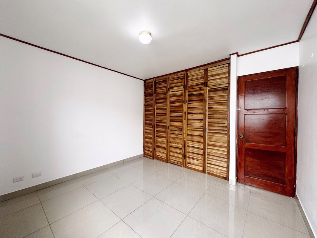 Casa en Alquiler en Tibás - Espacio Amplio y Seguro - foto 5