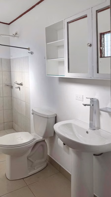 Casa en Alquiler en Tibás - Espacio Amplio y Seguro - foto 7