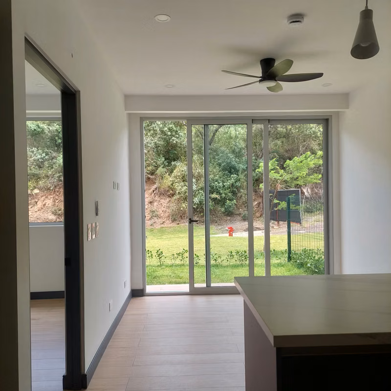 Moderno apartamento de 1 habitación en Santa Ana - foto 12