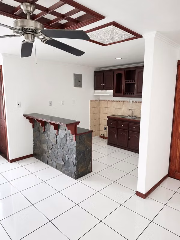Apartamento de 2 habitaciones en Tibás, San José - foto 2