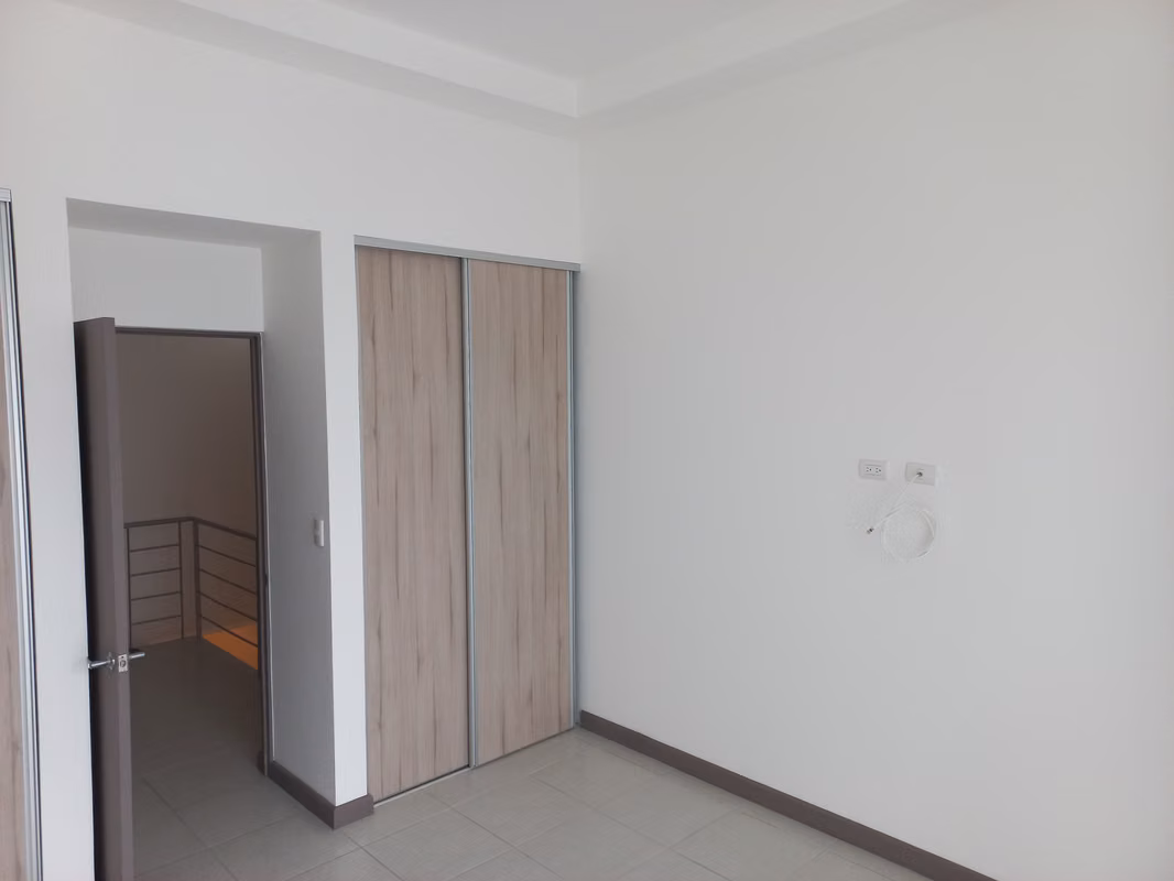 Casa en Condominio Via Heredia - Comodidad y Seguridad - foto 4