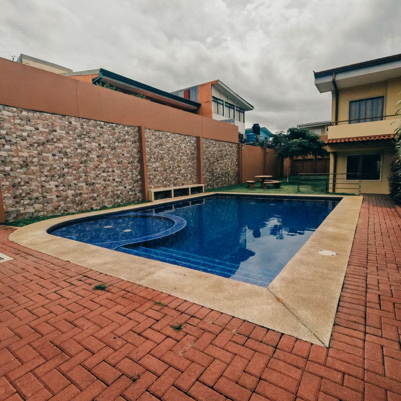 Apartamento Amueblado en Tibás con Piscina y Servicios Incluidos - foto 2
