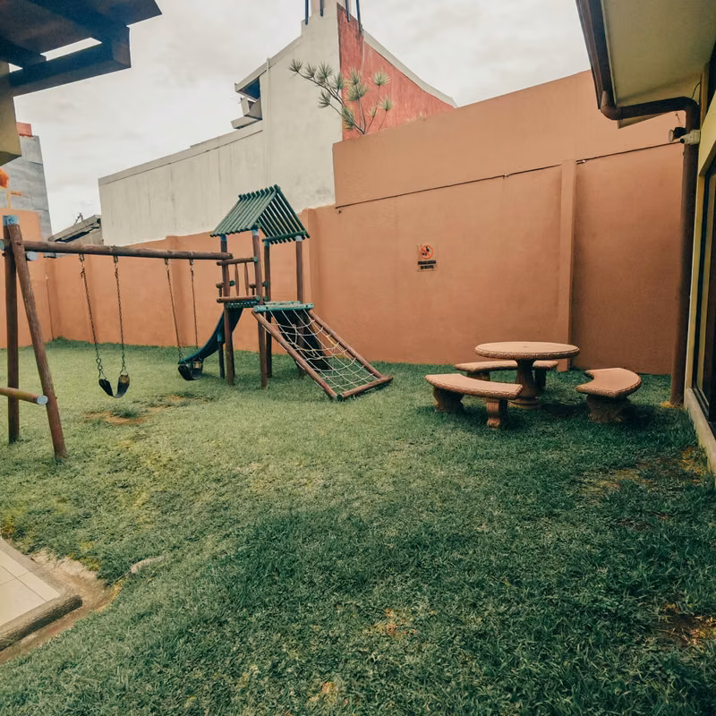 Apartamento Amueblado en Tibás con Piscina y Servicios Incluidos - foto 3