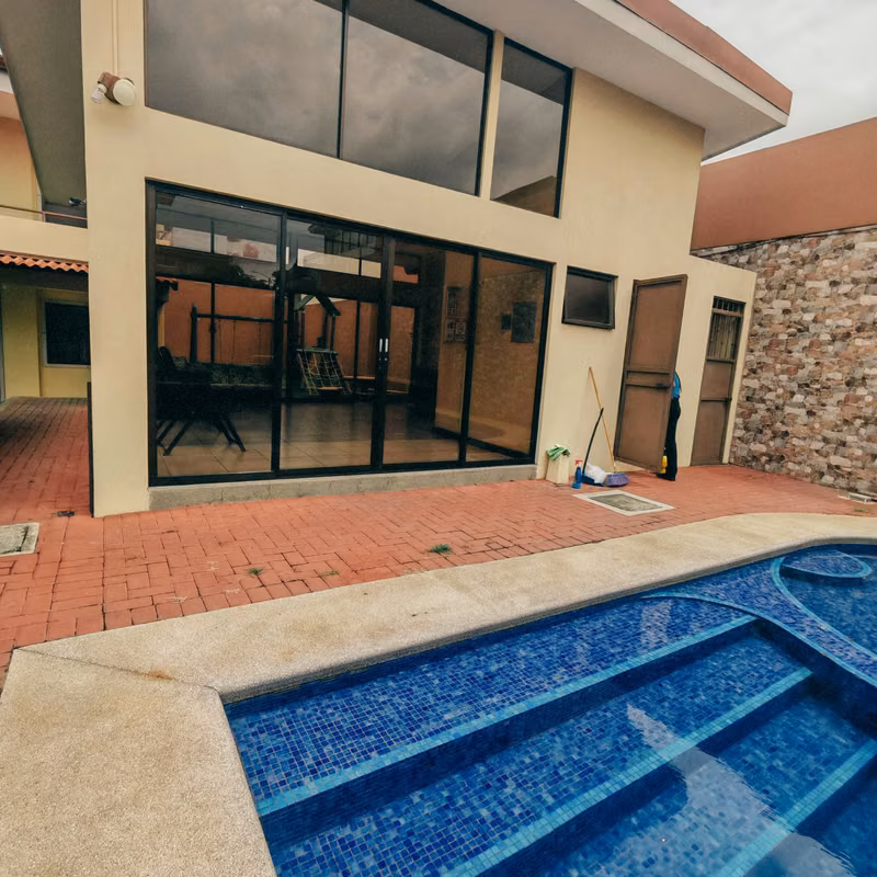 Apartamento Amueblado en Tibás con Piscina y Servicios Incluidos - foto 4