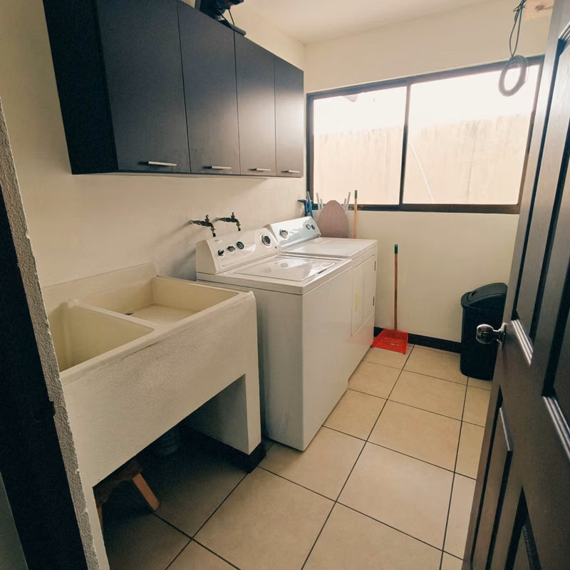 Apartamento Amueblado en Tibás con Piscina y Servicios Incluidos - foto 8