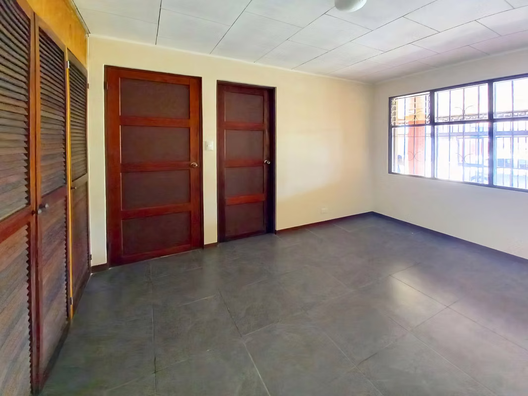 Amplia casa de una planta en Curridabat - foto 4