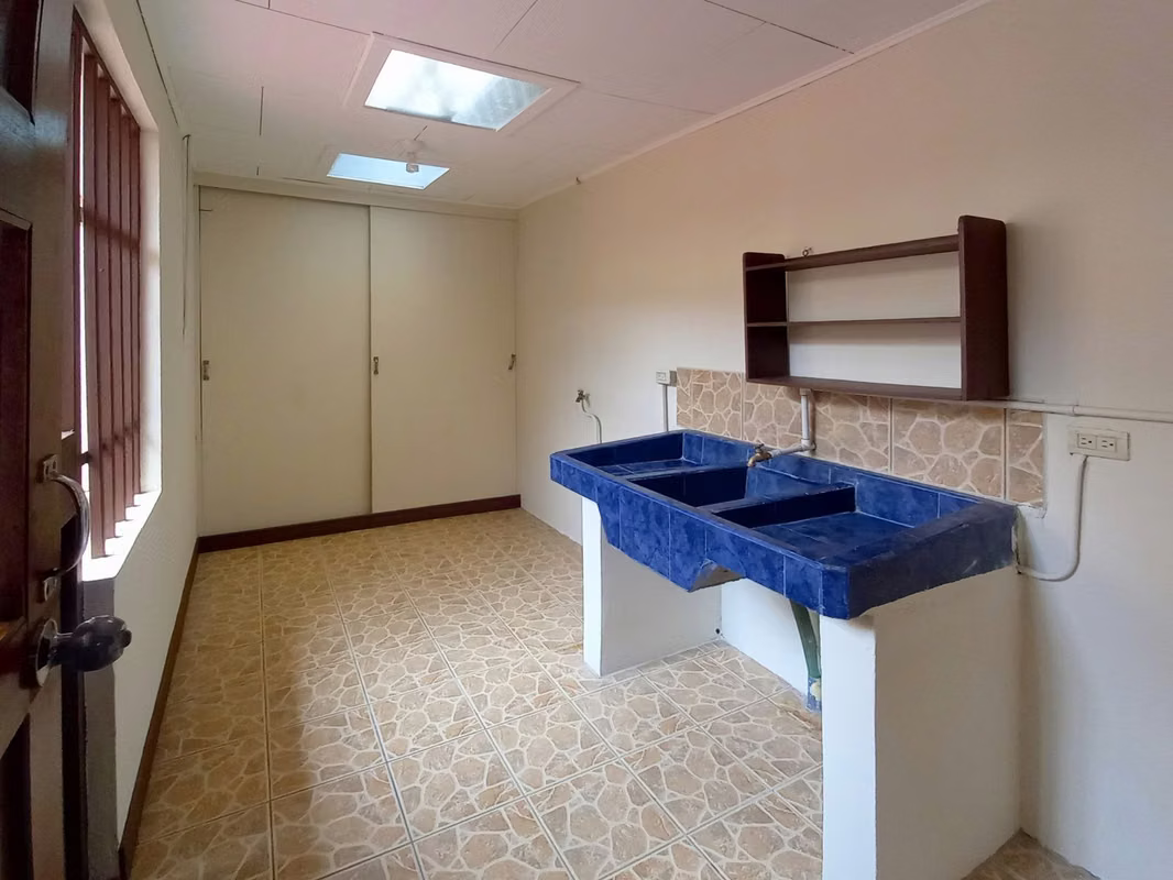 Amplia casa de una planta en Curridabat - foto 10